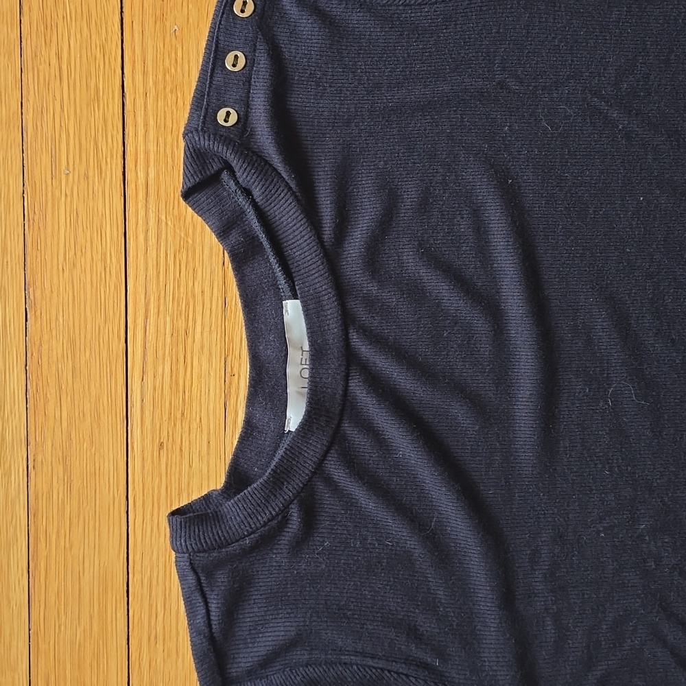 LOFT, Long Ribbed Short Sleeve Black Knit, Faux Gold Button Top, EUC, Women's S - Picture 3 of 5